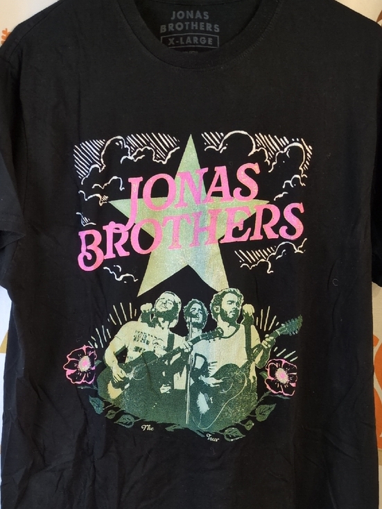 Jonas Brothers Other - Jonas Brothers Black Graphic Tee with Pink & Green Star Print